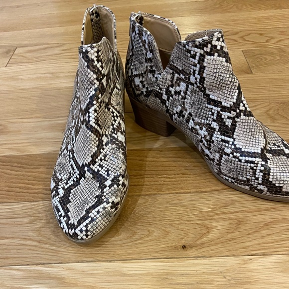 Express Faux Snake Booties - Picture 4 of 8